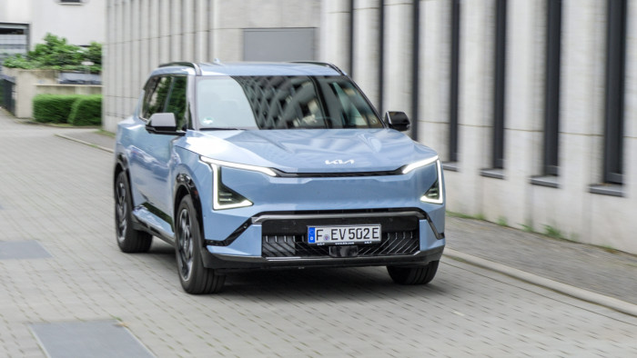 Das Fahrgefühl des Kia EV5 ist sehr komfortabel. (Bild: Martin Wolf/Golem)
